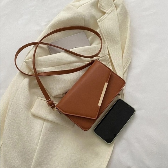 Sleek Beige Crossbody Bag with Gold Accent - Picture 2 of 5